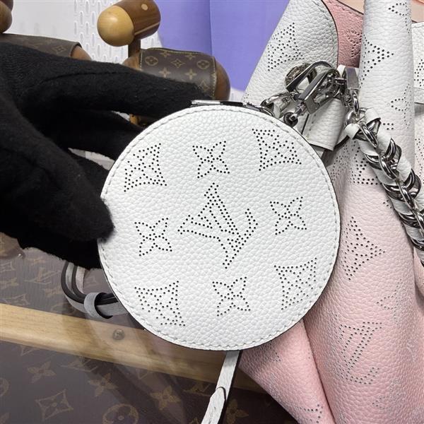 2026124164742556 210